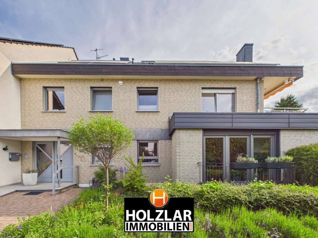 MODERNISIERT, GERÄUMIG & BEZUGSFERTIG - VIELSEITIGES FAMILIENHAUS MIT 3 EINHEITEN IN MONDORF — Niederkassel / Mondorf