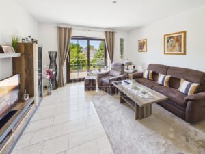 Wohnzimmer mit Balkon
