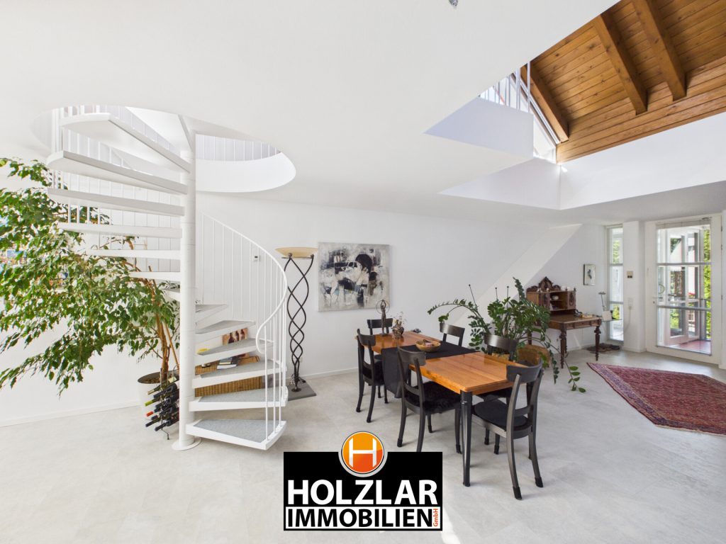 WOHNEN MIT CHARAKTER - EXKLUSIVE MAISONETTEWOHNUNG MIT GALERIE UND SONNIGER DACHTERRASSE IN BEUEL — Bonn / Beuel-Mitte