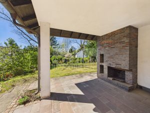 Terrasse mit Kamin