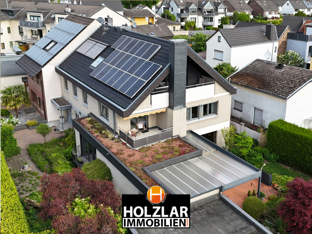 ZWEI WOHNEINHEITEN – ÜBER 400 m² PLATZ FÜR IHRE WOHNIDEEN – MODERNISIERTES MEHRGENERATIONENHAUS — Niederkassel / Mondorf