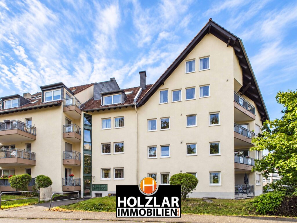 SOLIDE KAPITALANLAGE IM ERGESCHOSS MIT SONNIGER TERRASSE ZENTRAL IN HOLZLAR — Holzlar